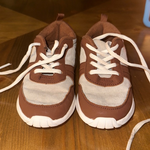 Gap - Picture 1 of 3